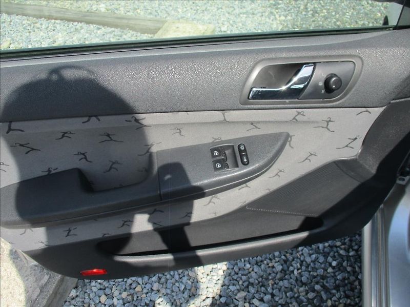 Škoda Fabia 1,4 16V, klima,ZAMLUVENO, - fotka 13 z 30