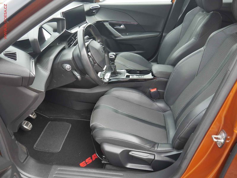Peugeot 2008 (2021) 1.2 PT, ČR, GT Line - fotka 9 z 26