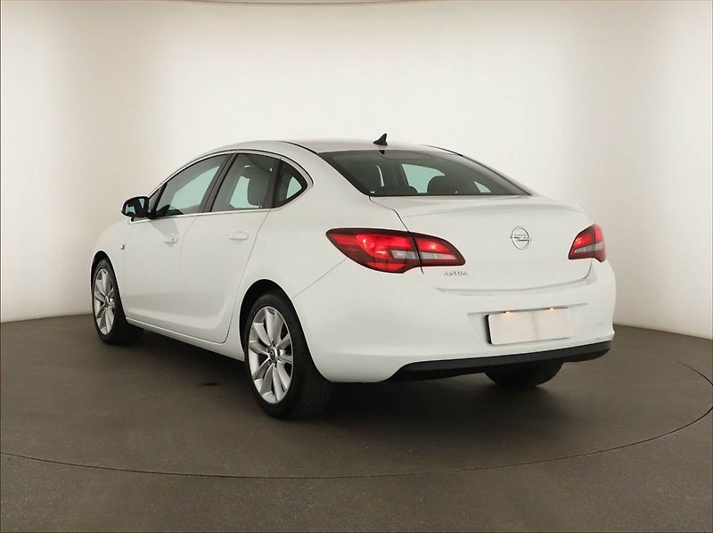 Opel Astra (2014) 1.6 CDTI, Tempomat - fotka 4 z 14