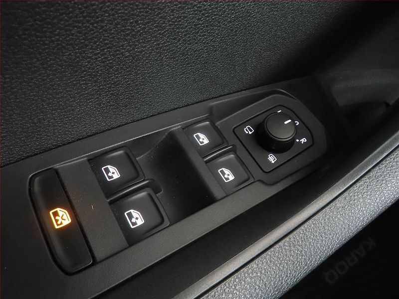 Škoda Karoq (2023) Sportline 2.0 TSI - fotka 16 z 16