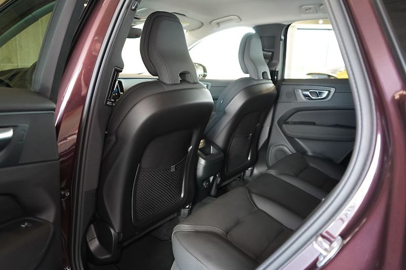 Volvo XC60 B5 AWD PLUS Dark LCI, H/K, LED - fotka 43 z 48