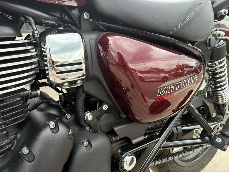 Royal Enfield Meteor 350 (2022) - fotka 12 z 19