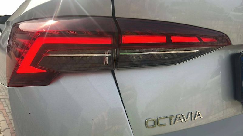 Škoda Octavia Combi Top Selection 2,0TDI 110 - fotka 30 z 31