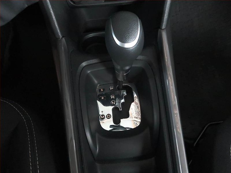 Peugeot 2008 (2018) 1.2 PureTech, Automat - fotka 13 z 16