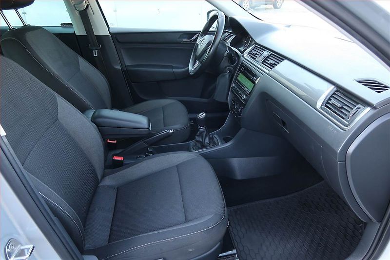 Škoda Rapid (2015) Spaceback 1.2 TSI - fotka 9 z 16