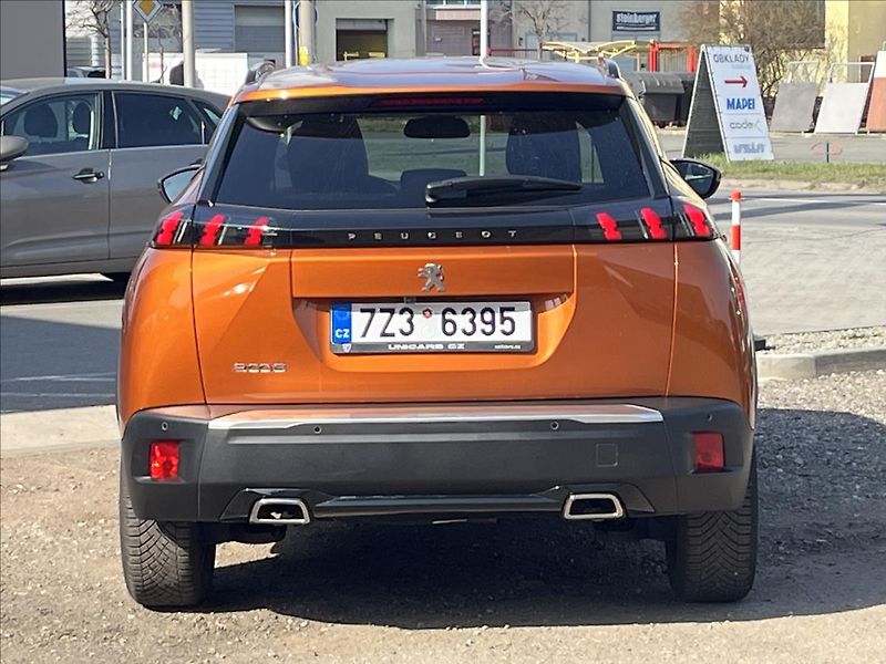Peugeot 2008 1,2 PT  Allure EAT8 zár 4/28 - fotka 6 z 26