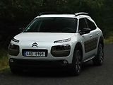 Citroënu se nakonec i díky uvedeným řešením povedlo vytvořit opravdu lehké auto. Na pohled byste mu rozhodně netipli hmotnost jen lehce přesahující jednu tunu.