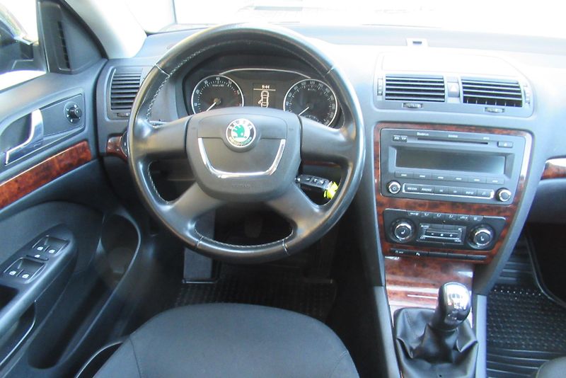 Škoda Octavia 1.4 TSi ELEGANCE EL.ŠÍBR XENON - fotka 10 z 35