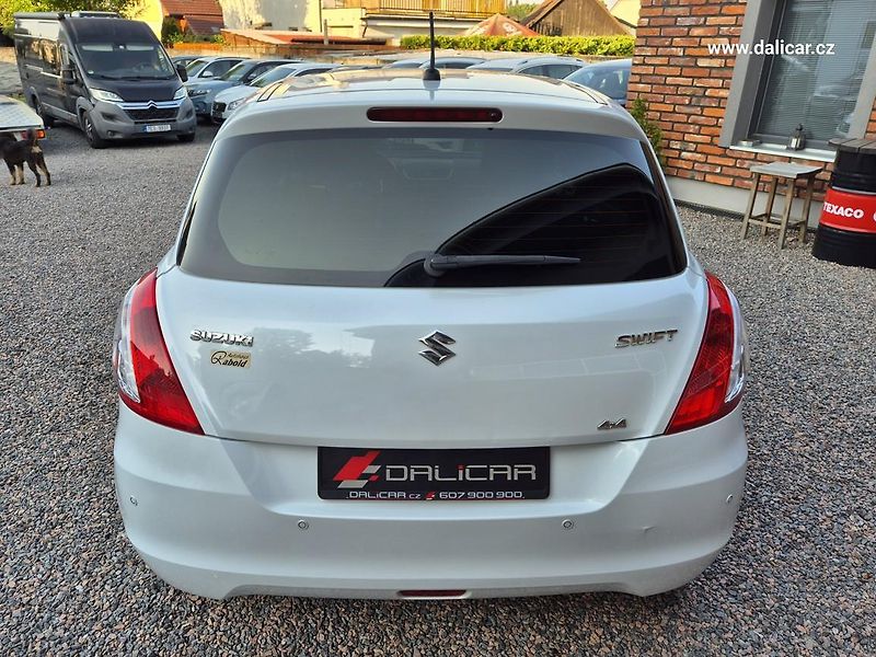 Suzuki Swift (2011) 1.2i 69KW 4x4 klima - fotka 10 z 52