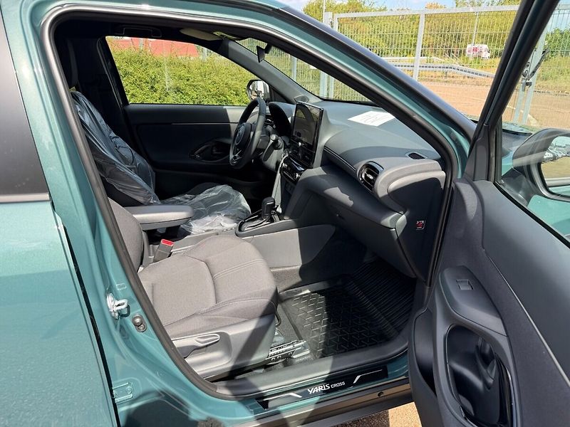 Toyota Yaris Cross Style skladový vůz+ zimní komp - fotka 11 z 12