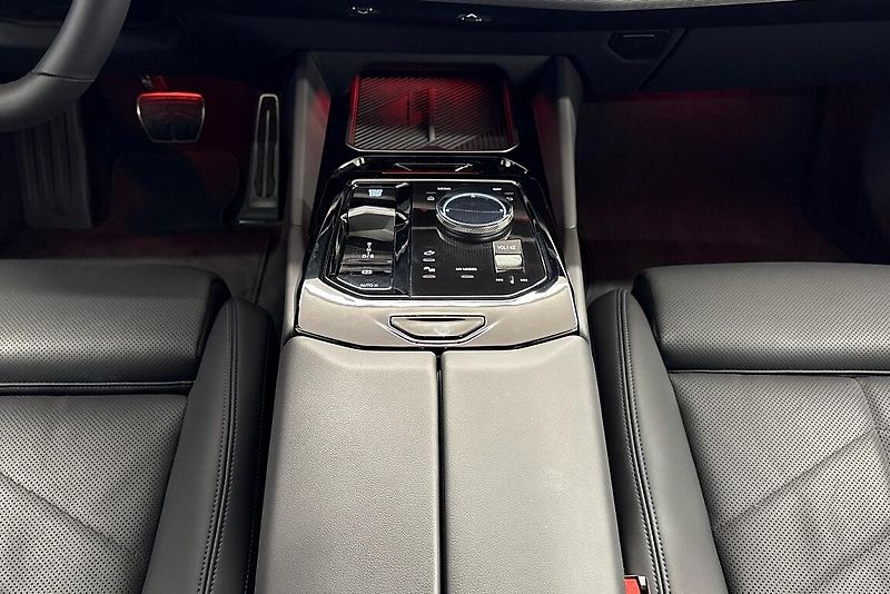 BMW Řada 5 540d xDrive Touring - fotka 12 z 22