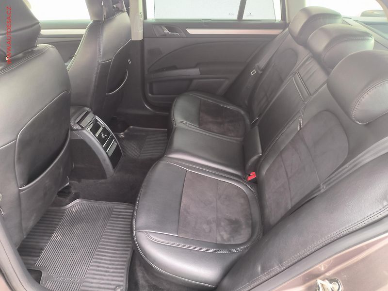 Škoda Superb (2011) 2.0TDi, ČR, Xenon - fotka 10 z 17