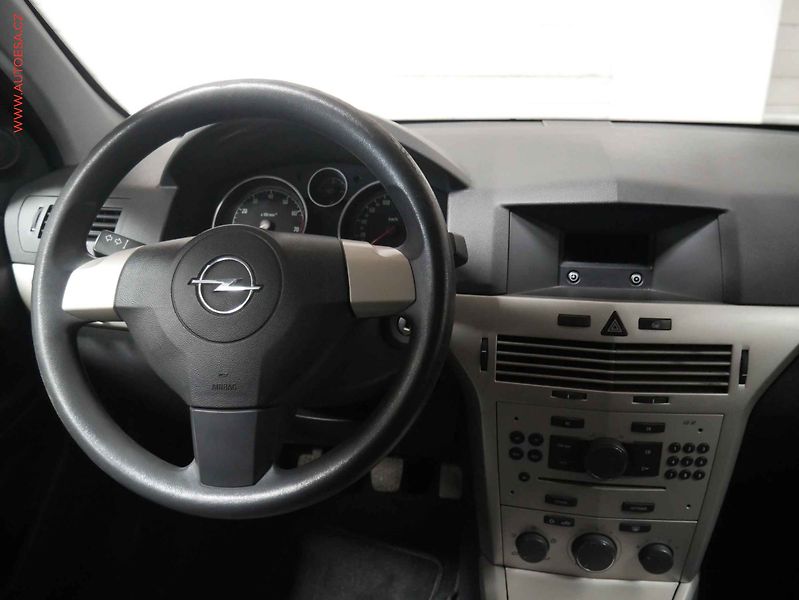 Opel Astra (2007) 1.6i, ČR, AC - fotka 13 z 18