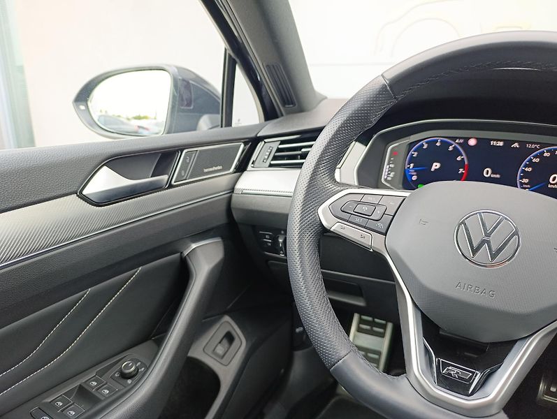Volkswagen Passat 2.0TSI 206kW RLINE ČR 1.MAJ - fotka 30 z 39