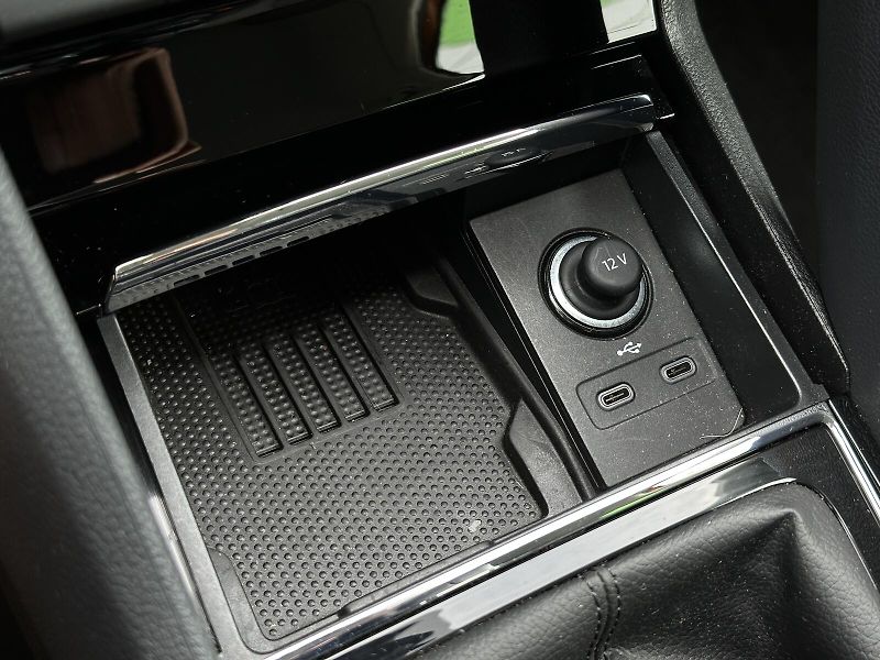 Škoda Karoq 1.5TSi Top & Selection 150PS L - fotka 34 z 43