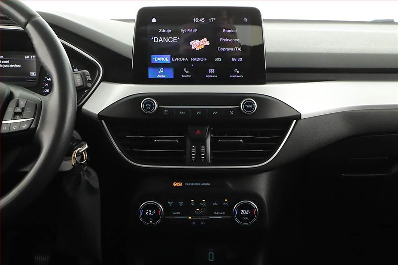 Ford Focus (2019) 1.0 EcoBoost, Tempomat - fotka 10 z 17