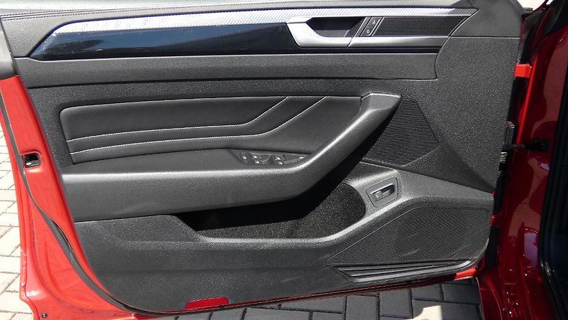 Volkswagen Arteon Shooting Brake 2.0 TDI DSG 4Mo - fotka 8 z 26