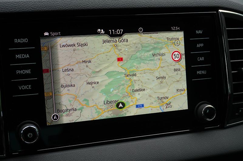 Škoda Karoq 1.5 TSI 110 kW, Kamera,Keyless - fotka 25 z 41