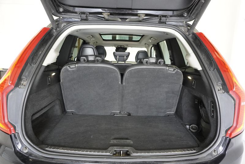 Volvo XC90 D5 AWD AUT. INSCRIPTION - fotka 28 z 34
