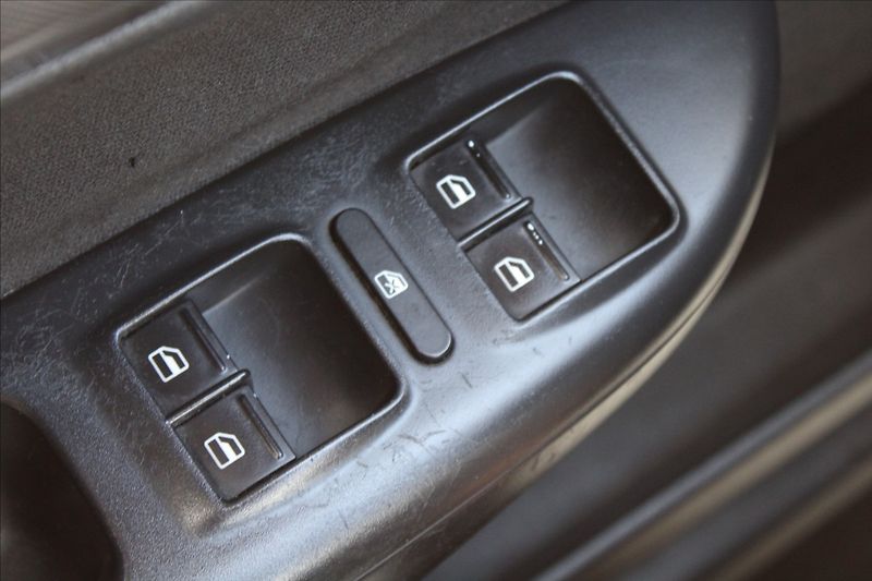 Škoda Octavia 1,6 MPI  TAŽNÉ,ELEGANCE - fotka 18 z 28