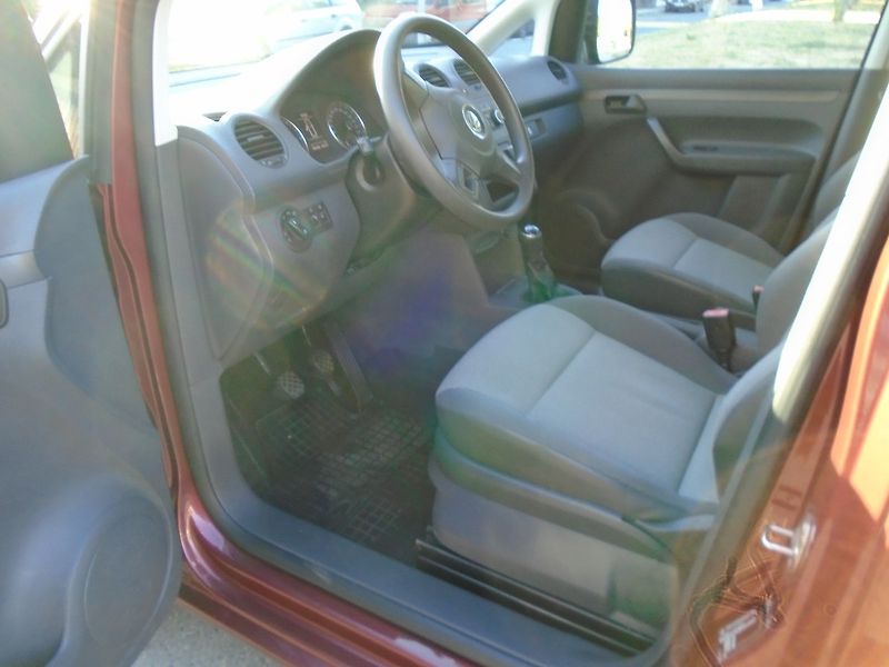 Volkswagen Caddy (2013) 1.6 TDI, 5.Míst ,Klima - fotka 14 z 22
