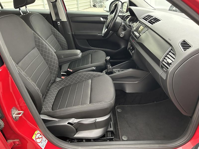 Škoda Fabia 1.0 TSI Style - fotka 23 z 26