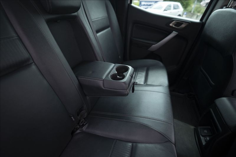 Ford Ranger 2,0 EcoBlue 4WD DOUBLE CAB ČR - fotka 19 z 37