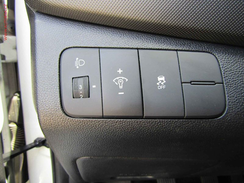 Hyundai i10 (2016) 1.0i, 2.maj,ČR, AC - fotka 11 z 16