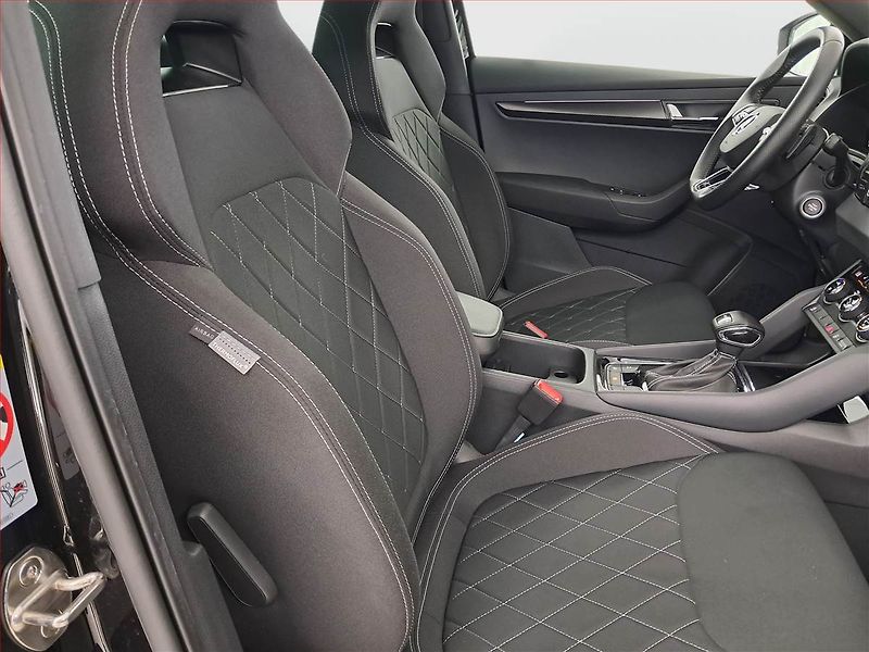 Škoda Karoq (2023) Sportline 1.5 TSI - fotka 9 z 21
