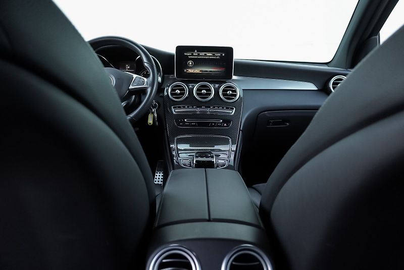 Mercedes-Benz GLC (2019) 300 4MATIC AMG - fotka 20 z 32