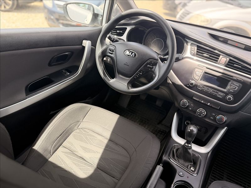 Kia Ceed 1,4 i +LPG 1.MAJITEL ČR DPH - fotka 17 z 22