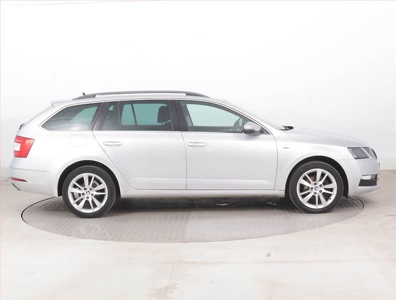 Škoda Octavia (2018) 1.5 TSI, Serv.kniha, Navi - fotka 6 z 15