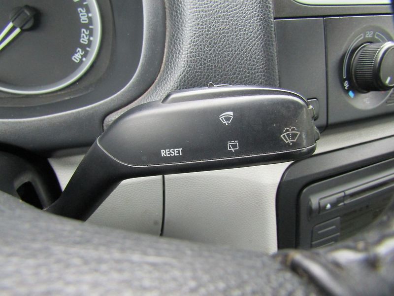 Škoda Roomster (2007) 1.6 16V 77kW - fotka 31 z 36