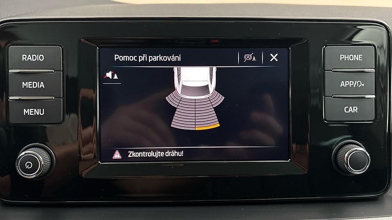 Škoda Scala 1.0 TSI Ambition - fotka 12 z 23