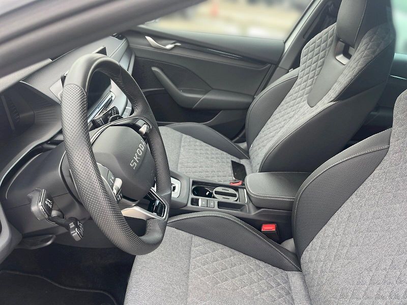 Škoda Octavia (2025) COMBI SPORTLINE 1.5 TSI 110 kW - fotka 19 z 41