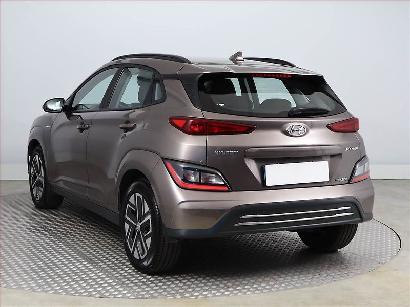 Hyundai Kona (2021) Smart Electric 39 kWh, SoH 92% - fotka 4 z 20