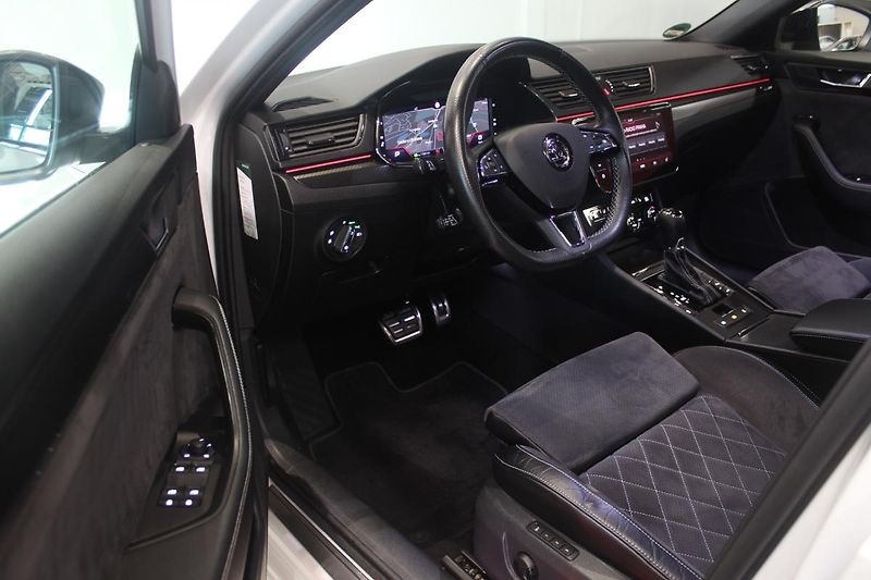 Škoda Superb (2020) 2.0TDI DSG SportLine Display - fotka 15 z 35