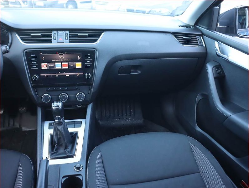 Škoda Octavia (2018) 2.0 TDI, Navi, Tempomat - fotka 8 z 18