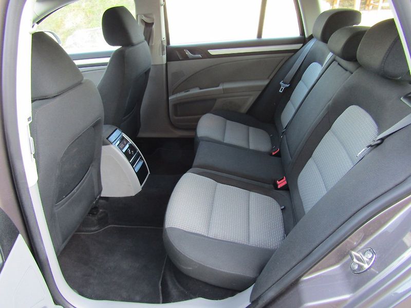 Škoda Superb (2011) 1.6 TDI 77kW ZIMNÍ PNEU - fotka 16 z 32