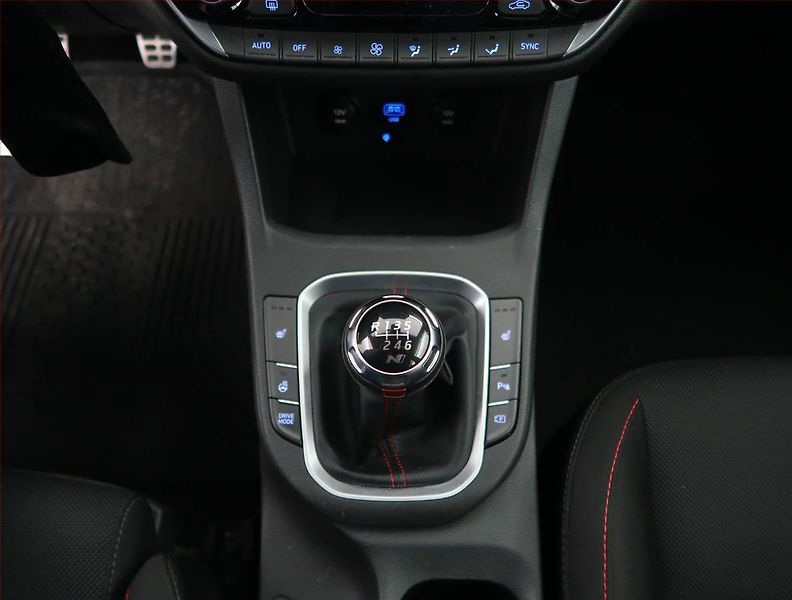 Hyundai i30 (2022) N-Line 1.5 T-GDI MHEV - fotka 13 z 19