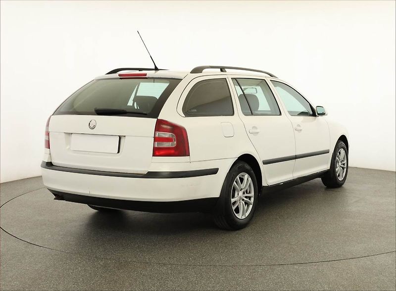 Škoda Octavia (2008) 1.9 TDI, Serv.kniha, po STK - fotka 5 z 12