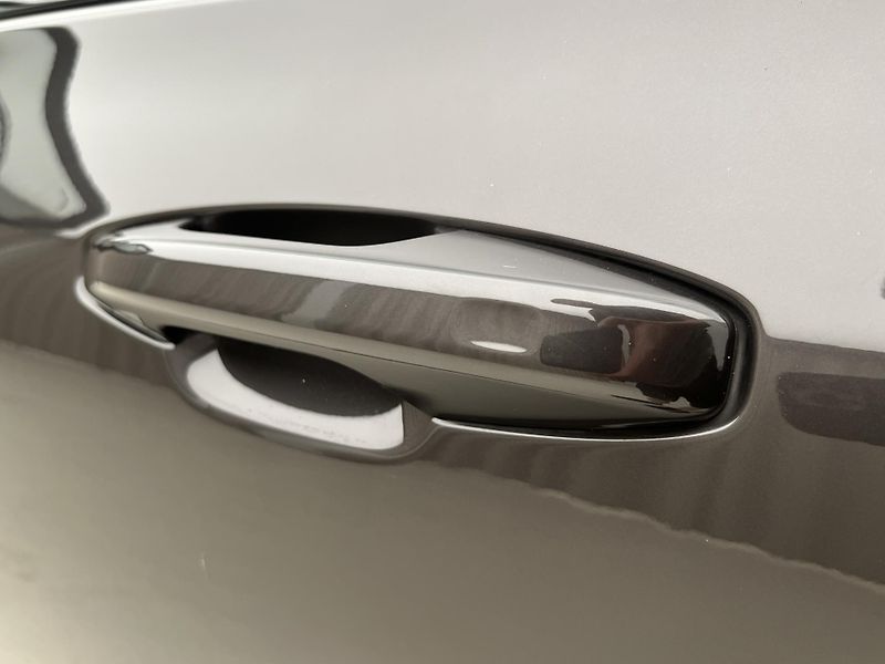 Volvo V60 B4 DARK PLUS AUT - fotka 16 z 45