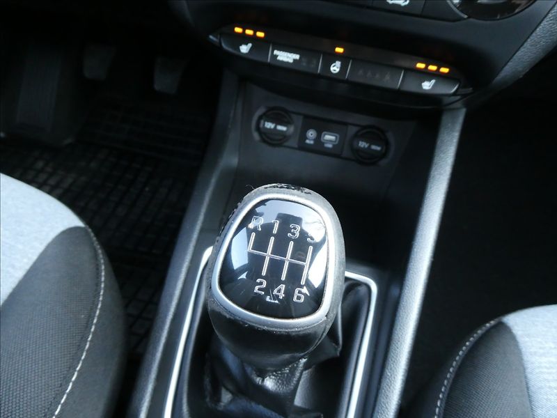 Hyundai i20 1,1 CRDi 1.majitel, webasto - fotka 29 z 43
