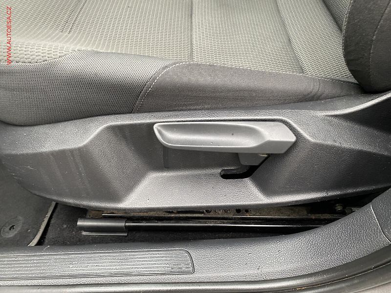 Volkswagen Golf (2013) 1.2 TSi VII, Comfortline, DSG - fotka 14 z 17