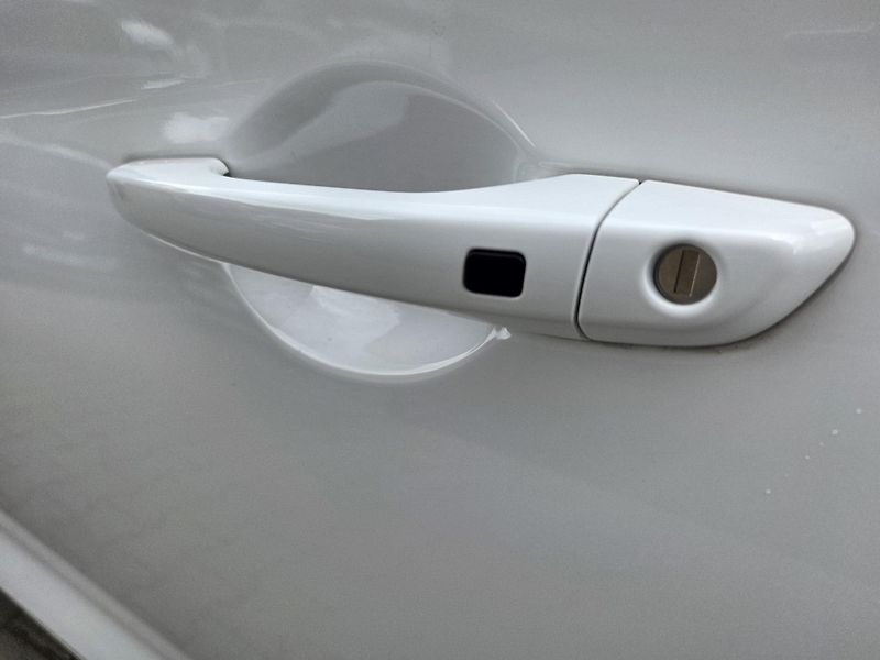 Hyundai i30 1.5-1.MAJITEL-NAVI-KAMERA - fotka 14 z 26