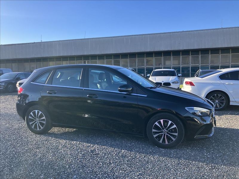 Mercedes-Benz Třídy B 1,3 Distronic Pano CarPlay - fotka 8 z 23