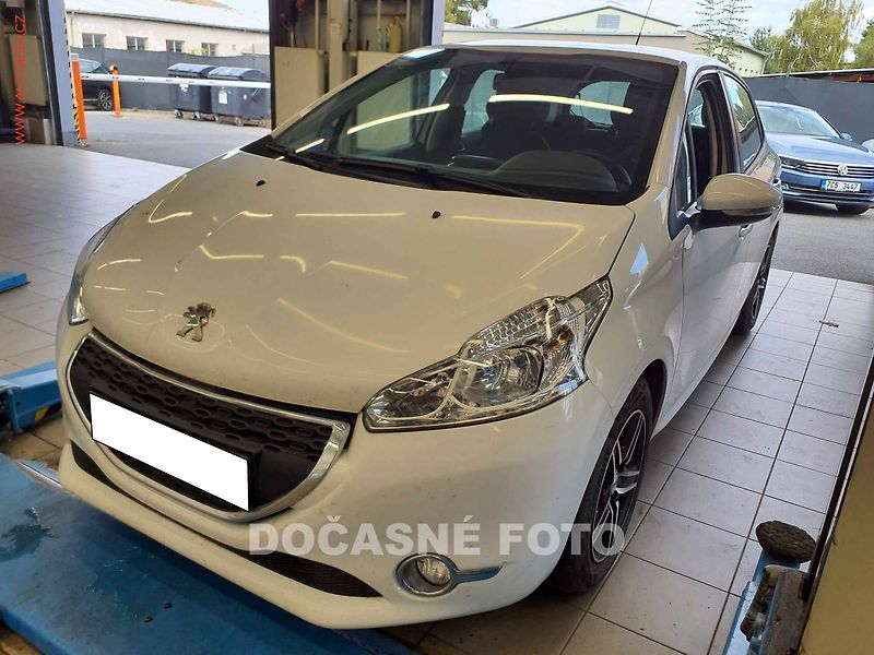 Peugeot 208 (2013) 1.2 VTi - fotka 1 z 3