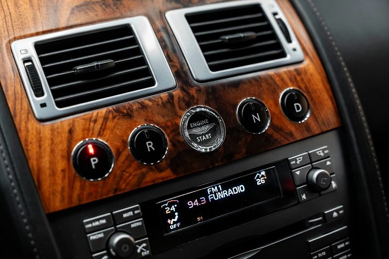 Aston Martin DB9 - fotka 12 z 19