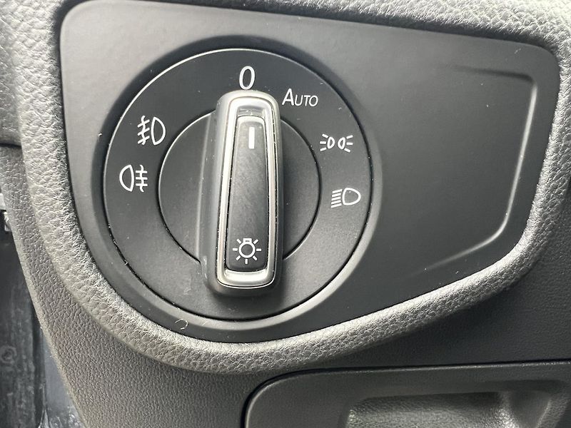Volkswagen Golf Sportsvan (2018) 1,6TDi 85kW HIGHLINE - tažné - fotka 33 z 39