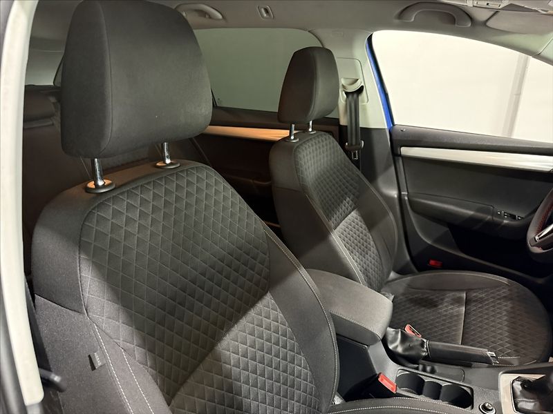 Škoda Octavia 2,0   TDI 110 kW DRIVE LED ACC - fotka 25 z 38